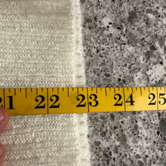 {Kensie} Off The Shoulder Sweater with Aztec Print - Picture 9 of 9